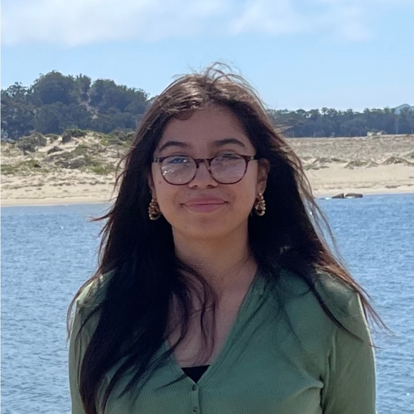 Meet your Posher, Jennisse - Picture 1 of 2